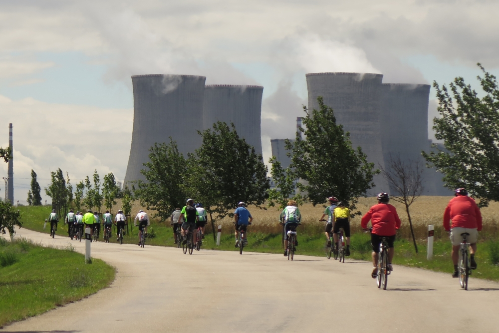 Takto jeli cyklisté minulý rok kolem dukovanské elektrárny.