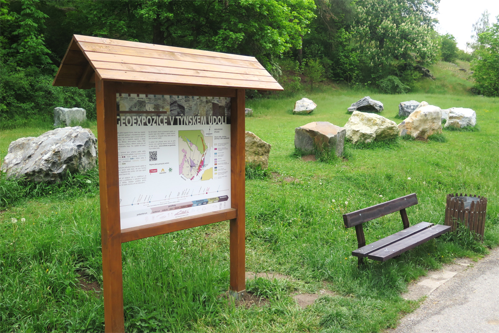 Nový geopark se nachází v Týnském údolí přímo pod židovským hřbitovem.