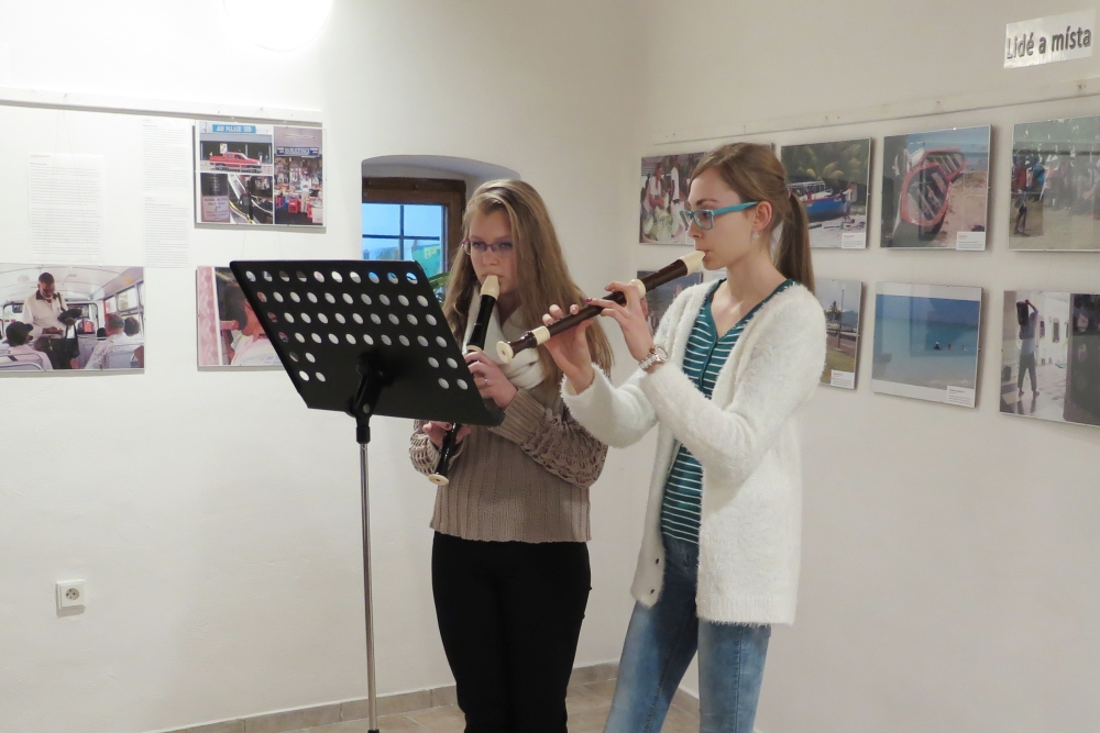 O hudební vložku se postaraly dívky z brtnické hudební školy Andrea s Leou, které zahrály krátký úryvek z díla belgického skladatele Jeana-Baptista Loeilleta.