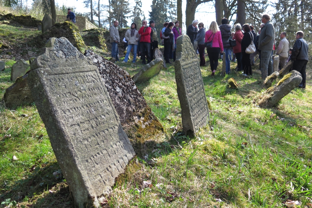 Brtničtí se vypravili na tamní židovské hřbitovy, aby se dozvěděli více o původních židovských obyvatelích města.