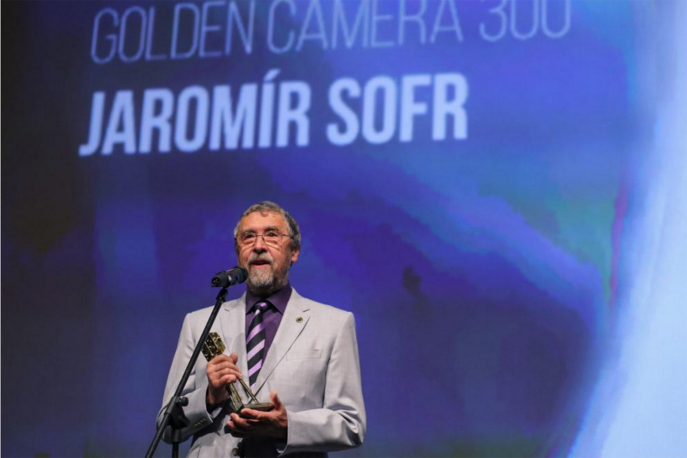 Jaromír Šofr přebírá cenu za celoživotní dílo na festivalu Manaki Brothers.