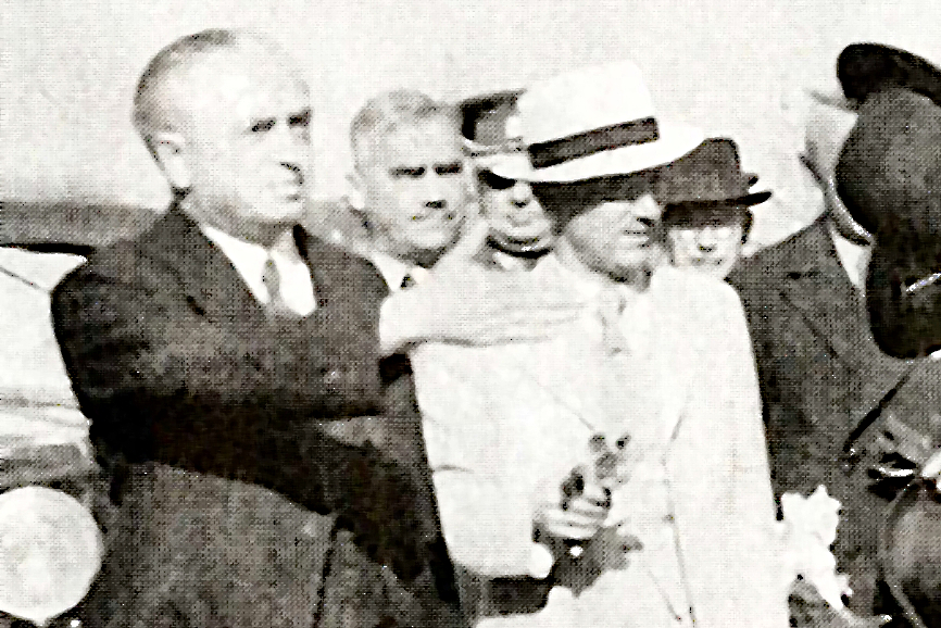 Starosta Josef Vaněk vítá v Třebíči v roce 1936 prezidenta Edvarda Beneše (ve světlém). Přímo za Benešem je vidět další významný třebíčský rodák, generál Jan Syrový.