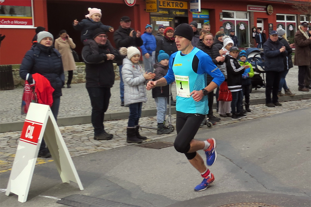 Jan Janů letošní Silvestrovský běh zvládl za 33 minut a 23 vteřin.