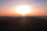 Dnešní západ Slunce z rozhledny na Pekelném kopci.